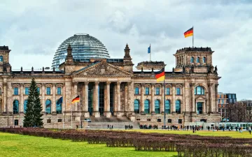 German Economic Institutes Double GDP Forecast to 1.3% as Business Mood Hits New High